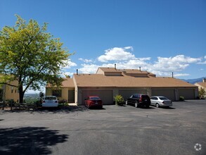 Building Photo - 3 Bedroom Condominium with Panoramic Mount...