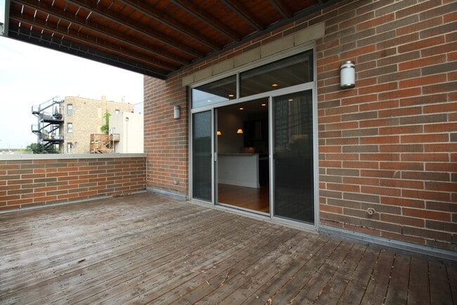 Building Photo - 1609 W Warren Blvd