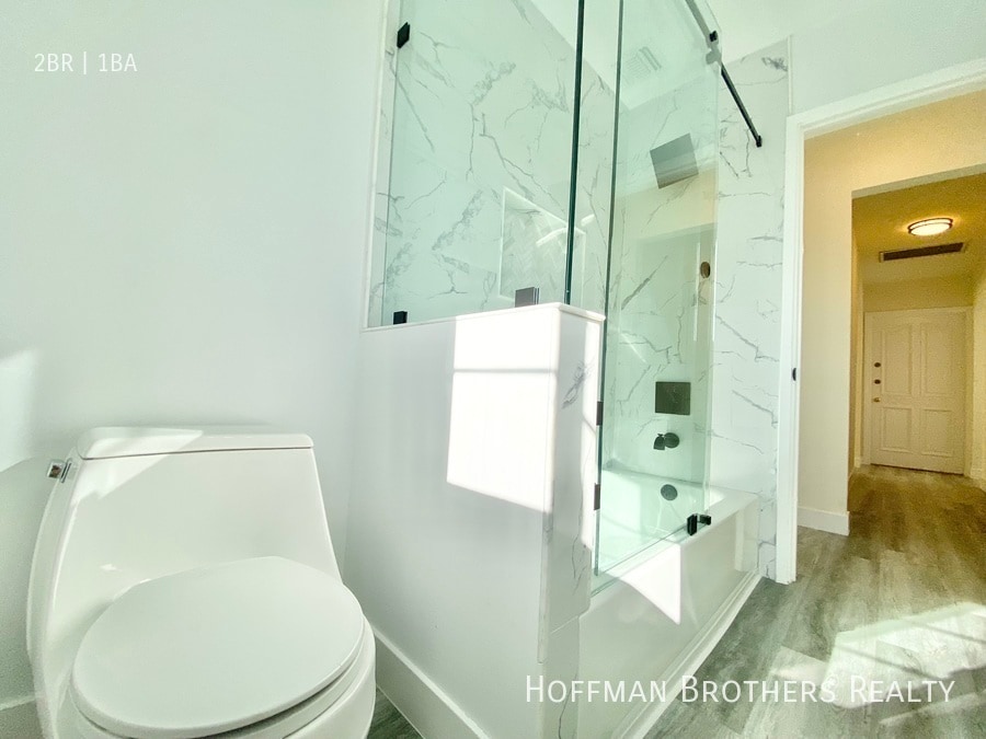 Building Photo - 441 1/2  N Hayworth Ave