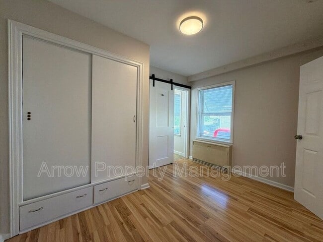 Building Photo - 411 7th St
