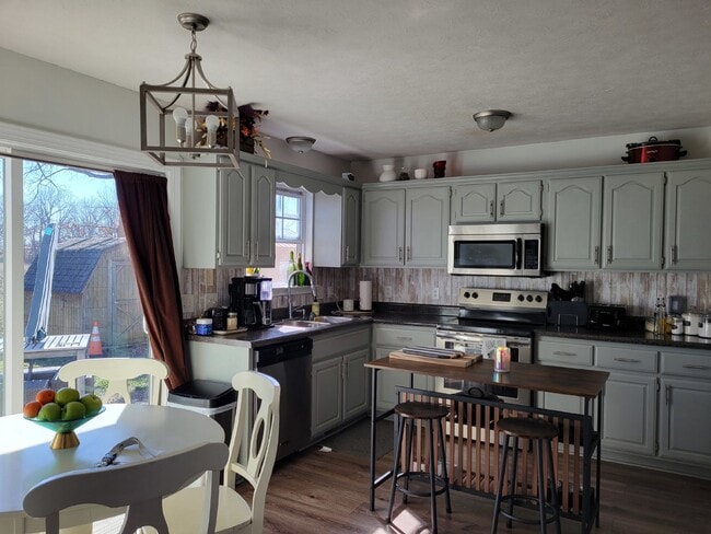 Building Photo - Available September 1st - This Home is Wai...