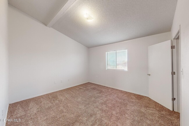 Building Photo - 3519 Oasis Dr