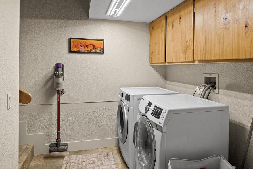 Building Photo - 77 Rainbow Trail