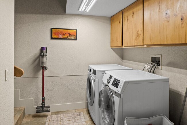 Building Photo - 77 Wild Horse Mesa Dr