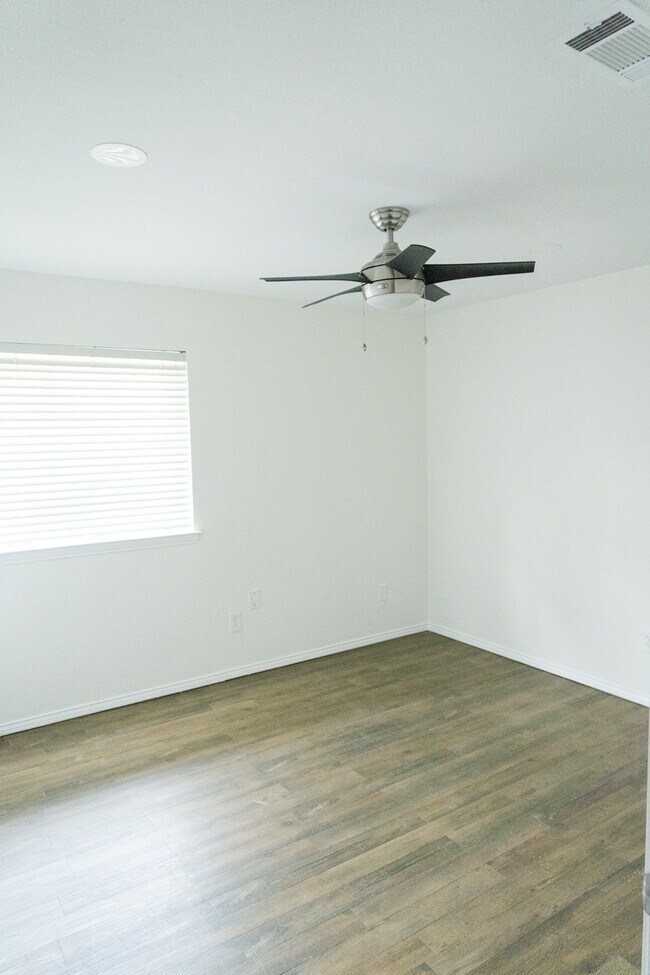 Building Photo - 2861 Panhandle Dr