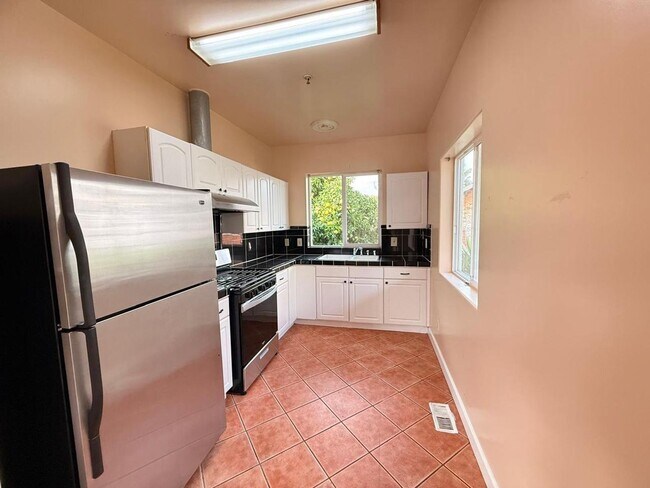 Building Photo - 8027 Ney Ave