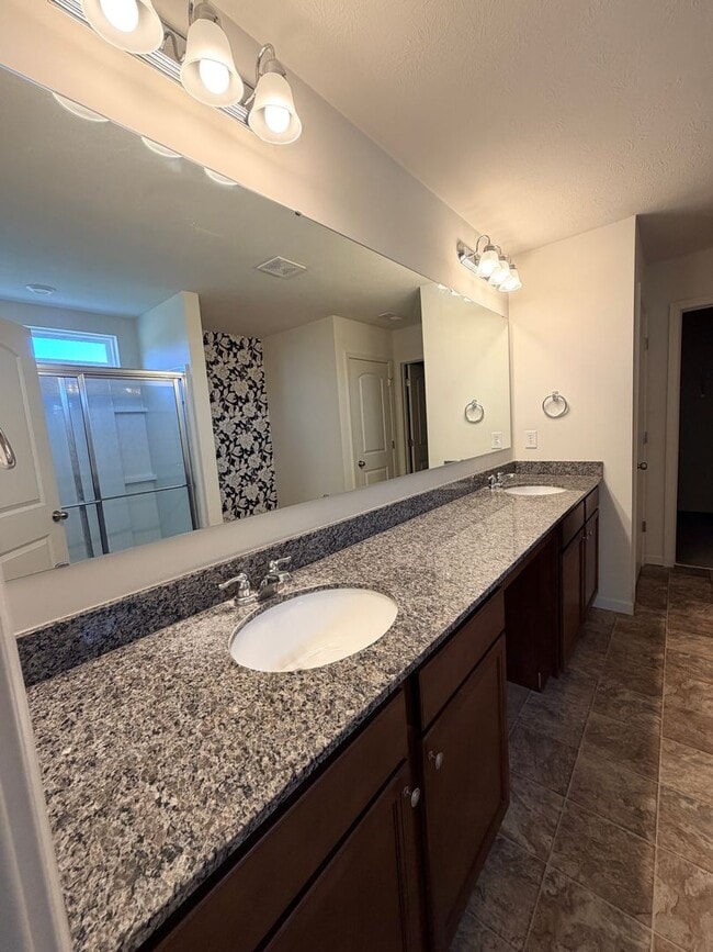 Building Photo - 15545 Westmoor Ave