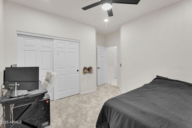 Building Photo - 6550 W Desert Blossom Way