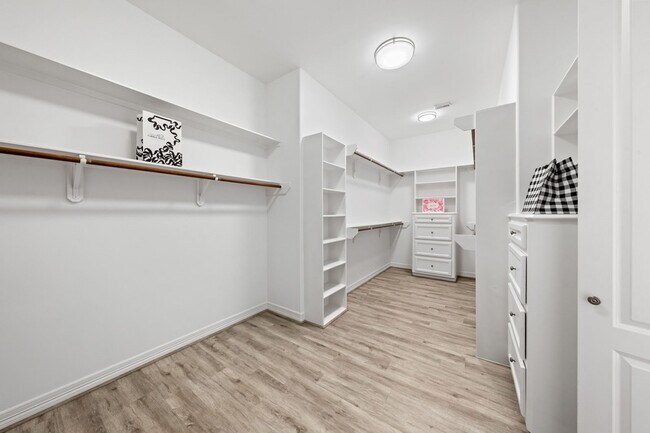 Building Photo - 70 Blooming Grove Ln