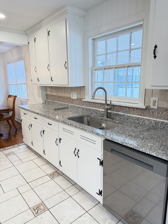 Building Photo - 2648 Melbourne Dr