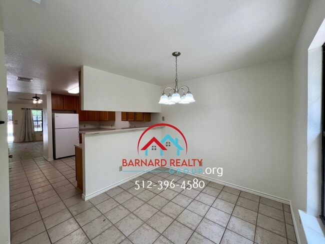 Building Photo - Available July 25: Well Maintained 3/2 Duplex