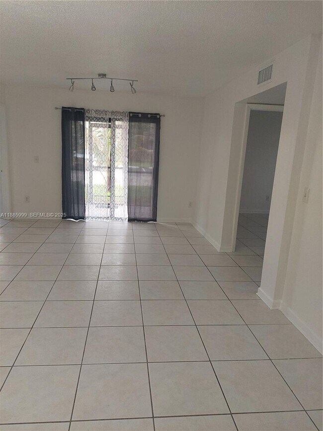 Building Photo - 860 NE 209th Terrace