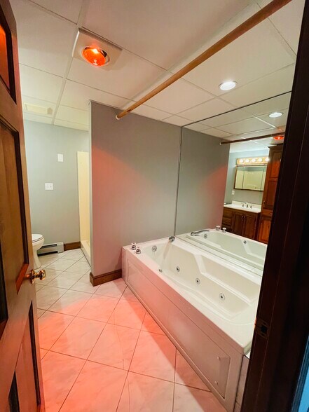 Building Photo - 178 Andover St