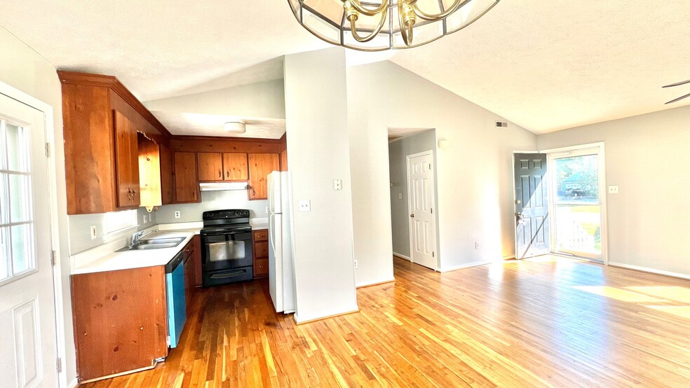 Building Photo - 14720 Loren Dr