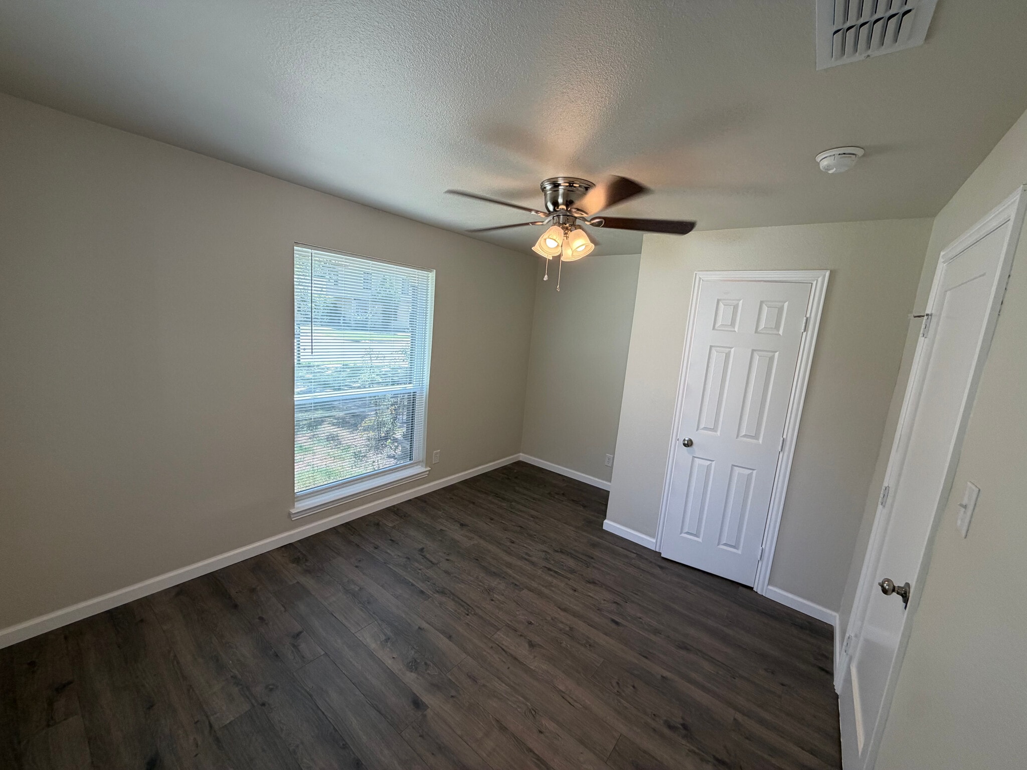 Building Photo - Room in Single Family Home on Houston St