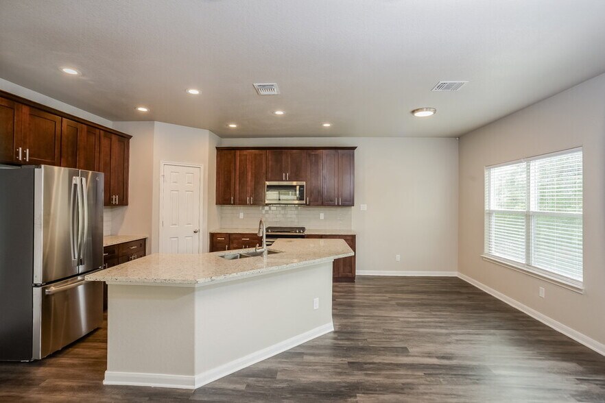 Building Photo - 12406 Jacobs Pond