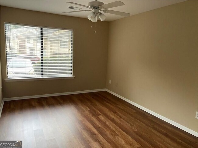 Building Photo - 2207 Surrey Ct