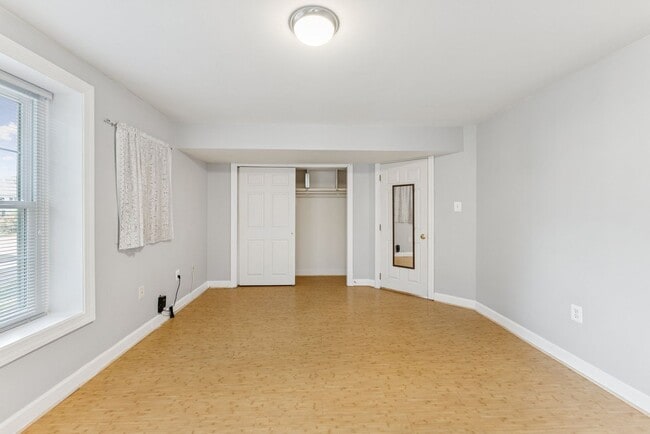 Building Photo - 2 BD/ 2BA  Apartment