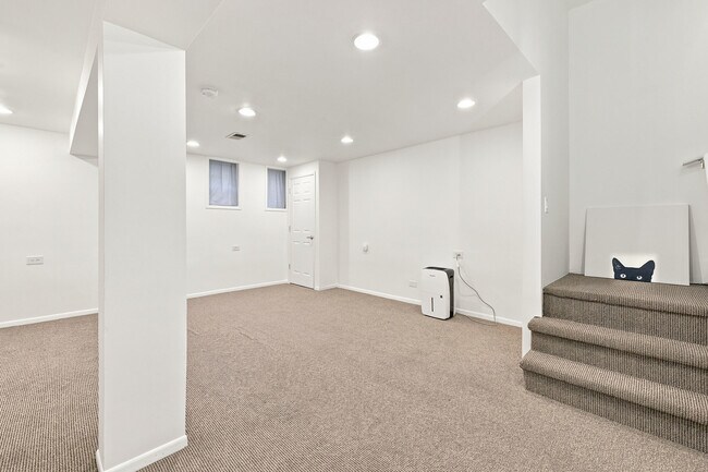 Building Photo - 630 Hibbard Rd