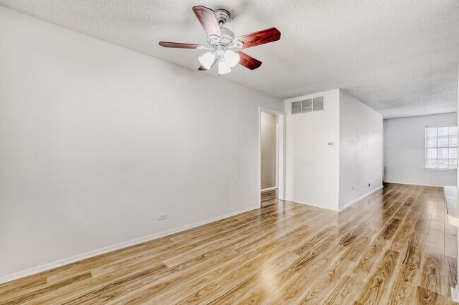 Building Photo - 2301 E Fremont Ave