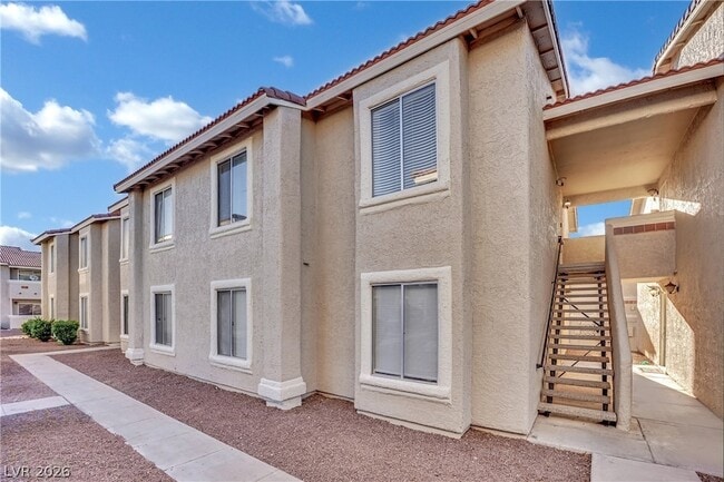 Building Photo - 7300 W Pirates Cove Rd
