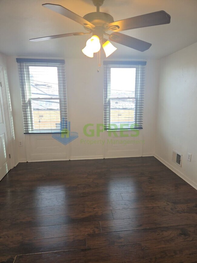 Building Photo - 119 E Sherman St