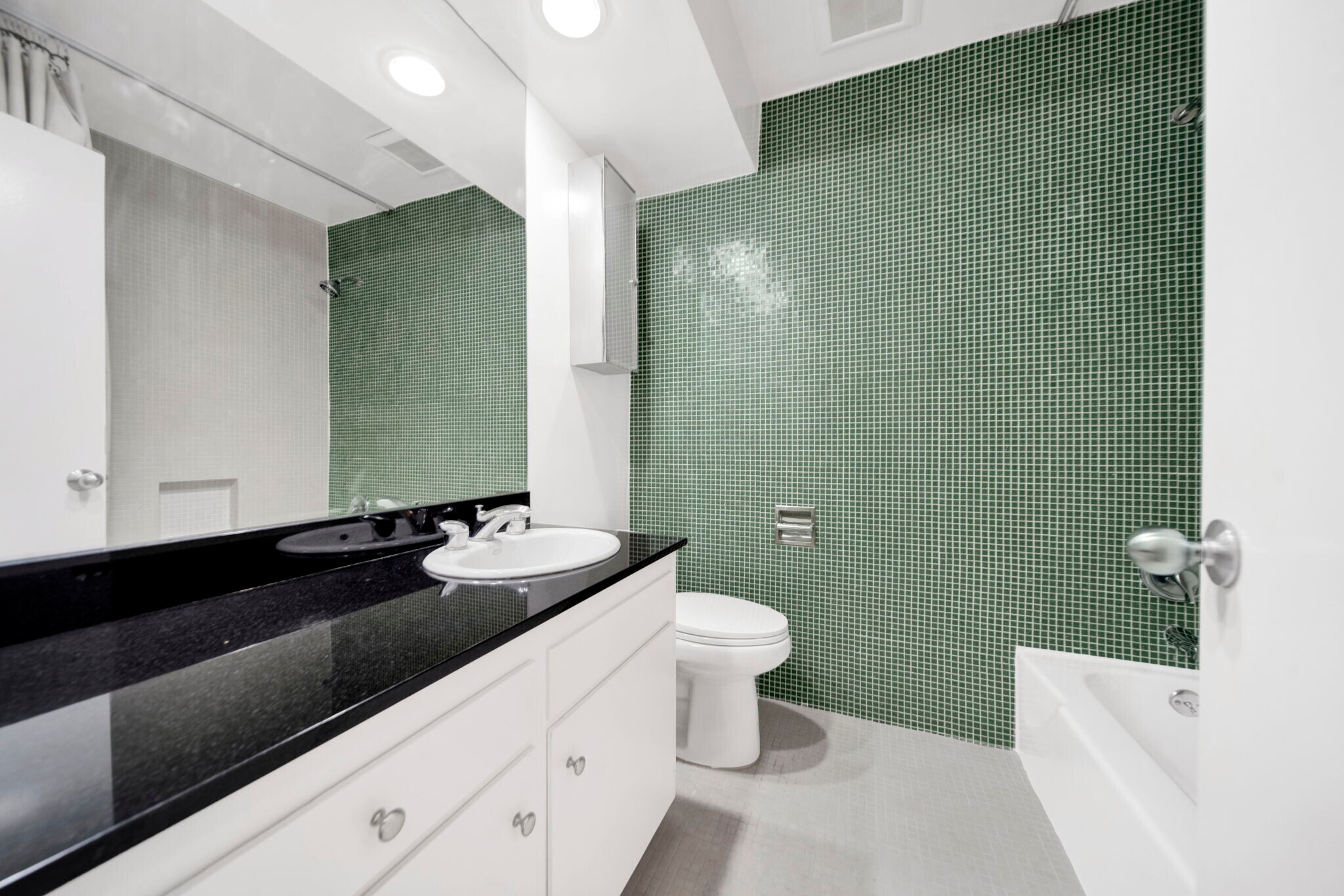 Building Photo - 7767 Hollywood Blvd