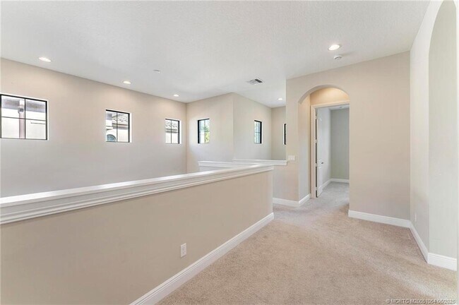 Building Photo - 569 SE Fascino Cir