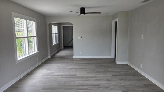 Building Photo - 2505 18th St S