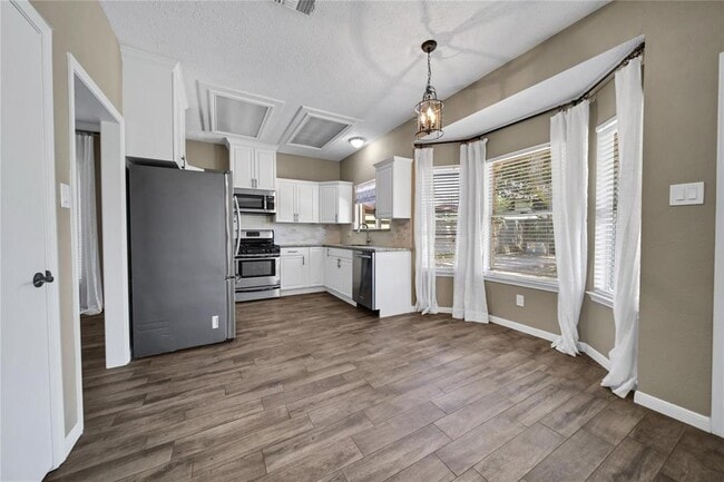 Building Photo - 23111 Red River Dr
