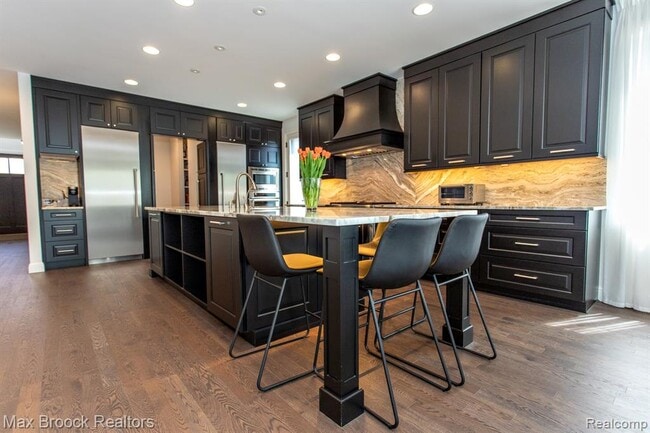 Building Photo - 25925 York Rd