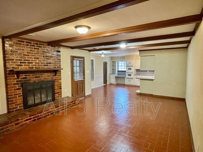 Building Photo - 2913 Sumter Ave