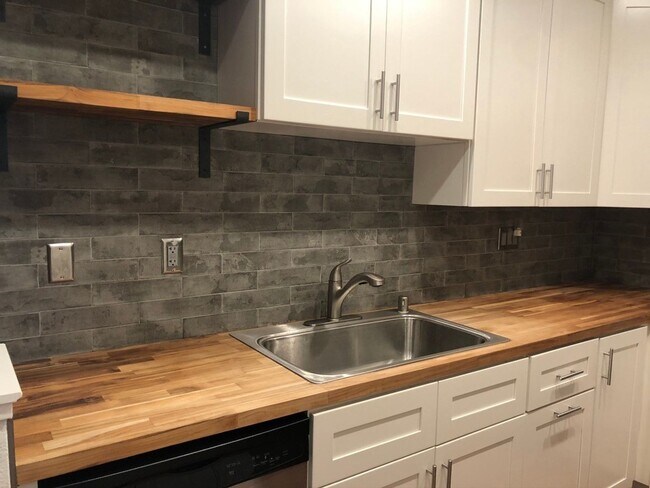 Building Photo - Ideal Location. .. Walk to Bart, Costco, S...