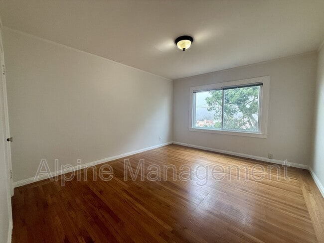 Building Photo - 658 Rockdale Dr