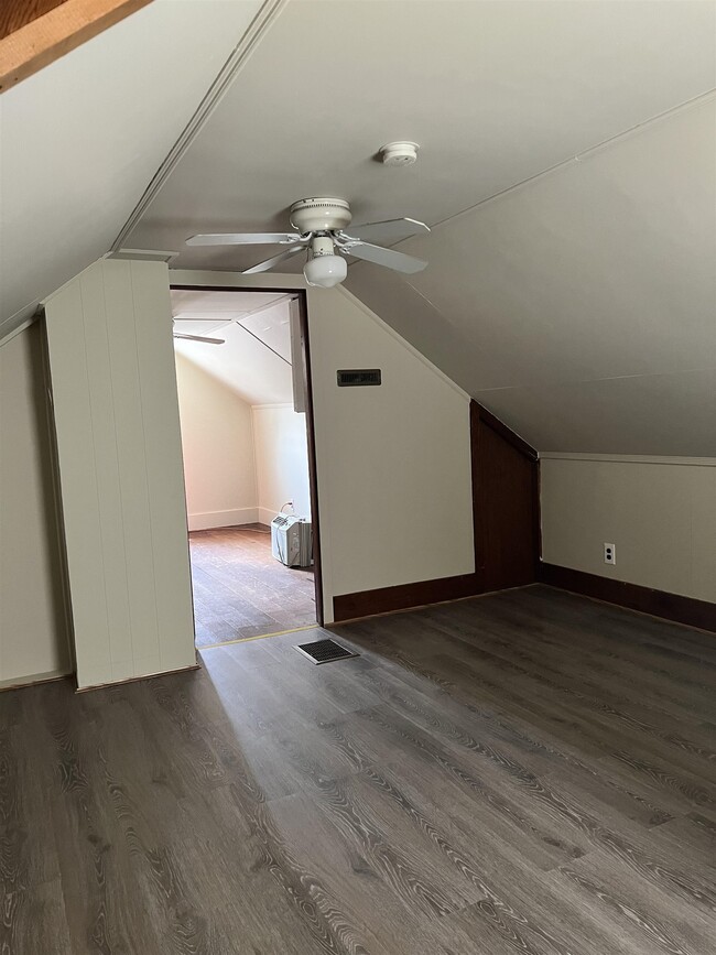 Building Photo - 906 S 7th St