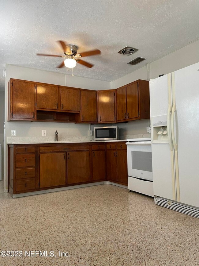 Building Photo - 780 Redfin Dr