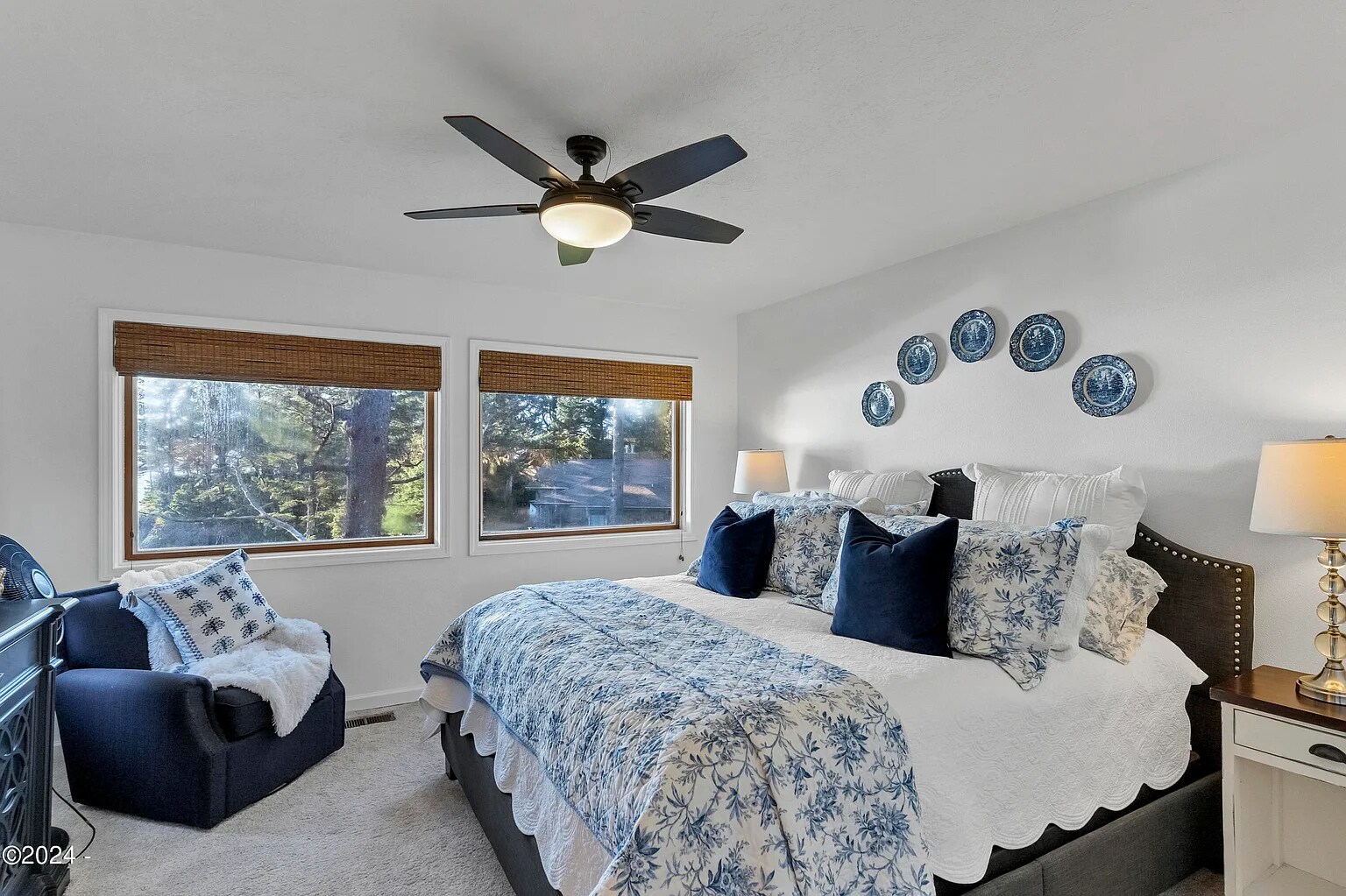 Upstairs large bedroom - 335 SW Midden Reach