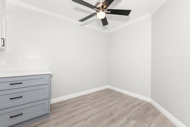 Building Photo - 12043 Alta Carmel Ct