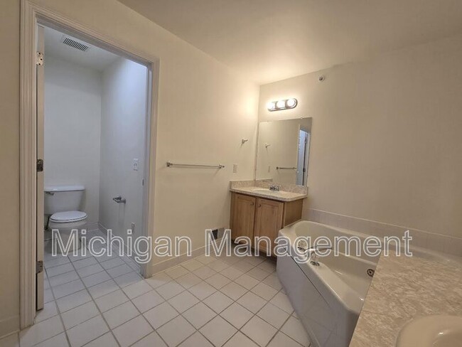Building Photo - 2740 Barclay Way