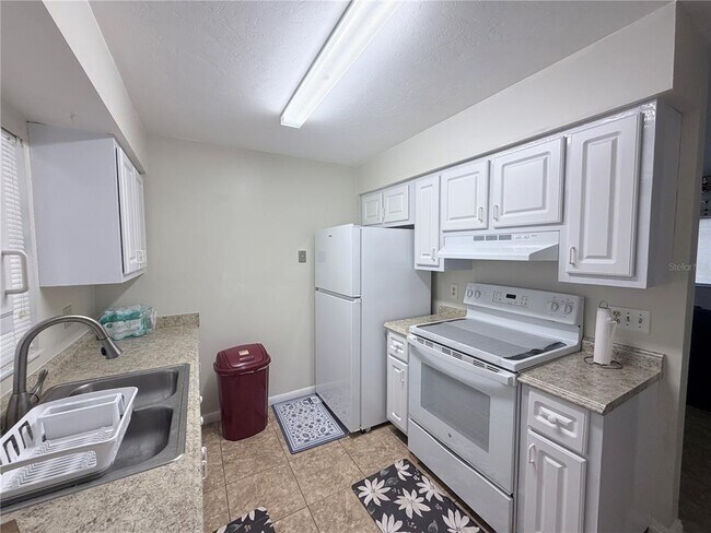 Building Photo - 2635 SW 35th Pl