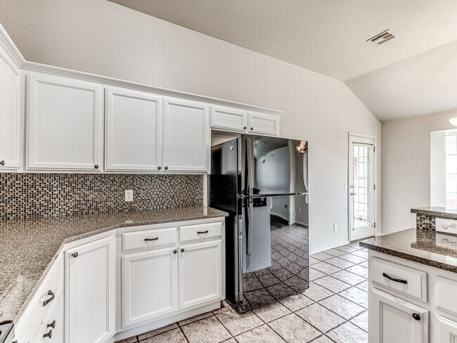 Building Photo - Charming home in North Edmond + Deer Creek Schools