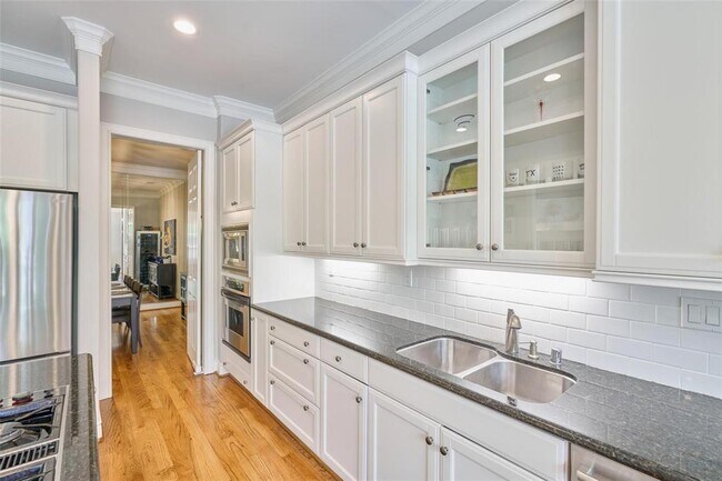 Building Photo - 4028 Gramercy St