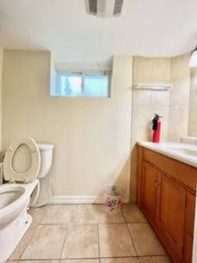 Building Photo - Single-Family House,In-Unit Washer and Dryer, Parking is Included, Central Heat/AC