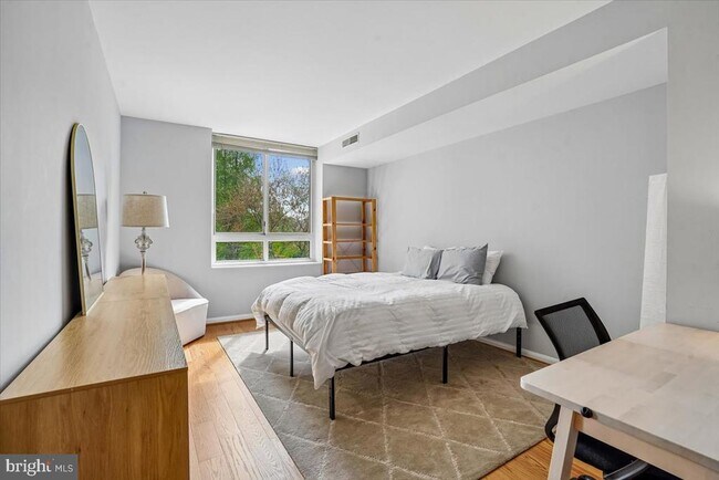 Building Photo - 350 G St SW