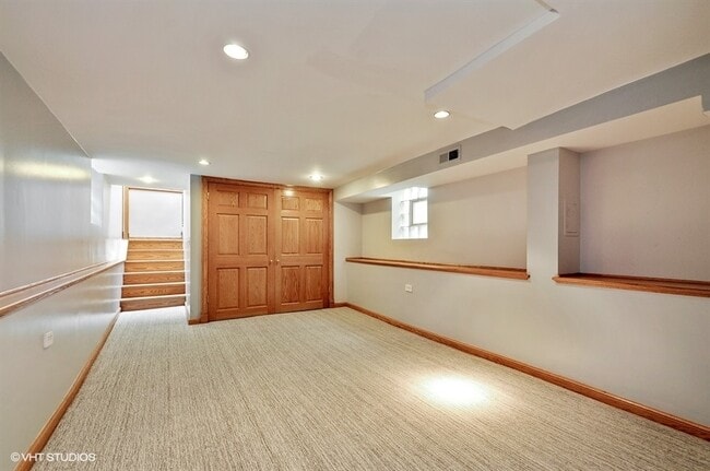 Building Photo - 2110 N Dayton St