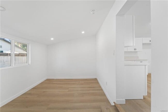 Building Photo - Beautifully remodeled 2-bedroom, 2-bath home, perfectly situated near CSUN