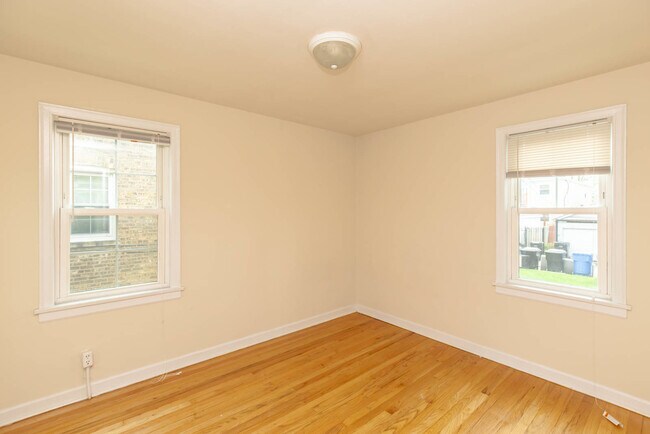 Building Photo - 4231 W Nelson St