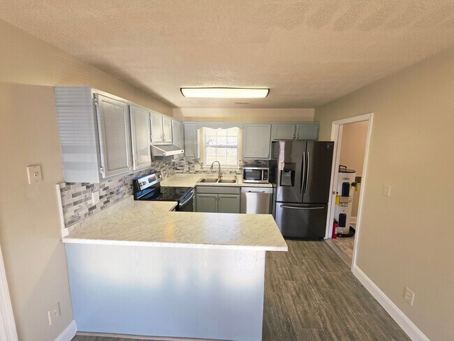 Building Photo - 4 Bedroom 2 BA Horse Creek Farms