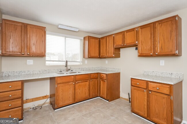 Building Photo - 2077 Raintree Pl
