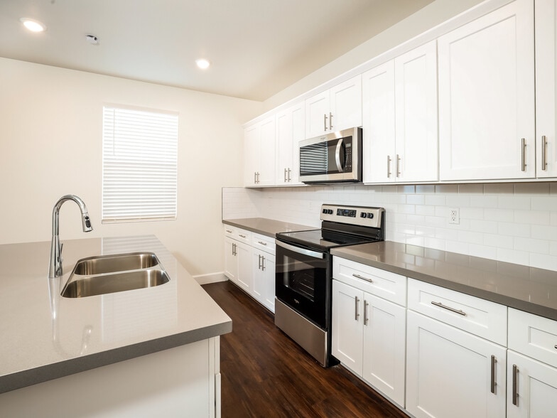 Building Photo - 6513 Enlightenment Dr